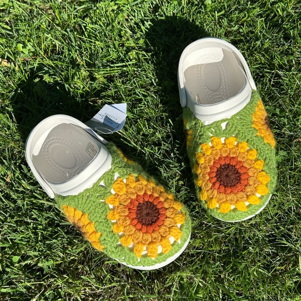 Custom crochet covered faux Crocs, sunflower  Unisex M7/W9 NEW